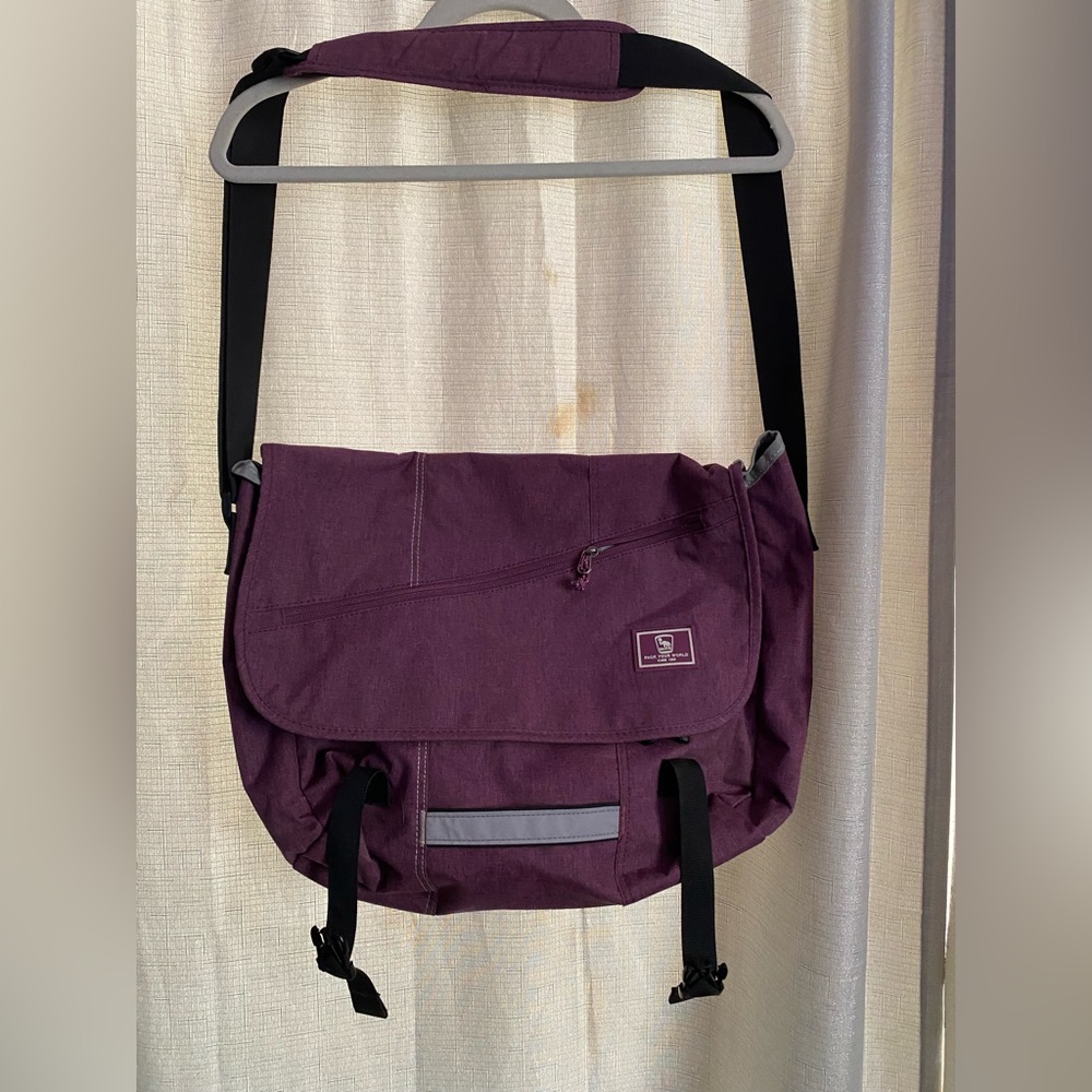 Traveling this year? Oiwas Messenger Bag ~ Purple Canvas Satche - Picture 3 of 8